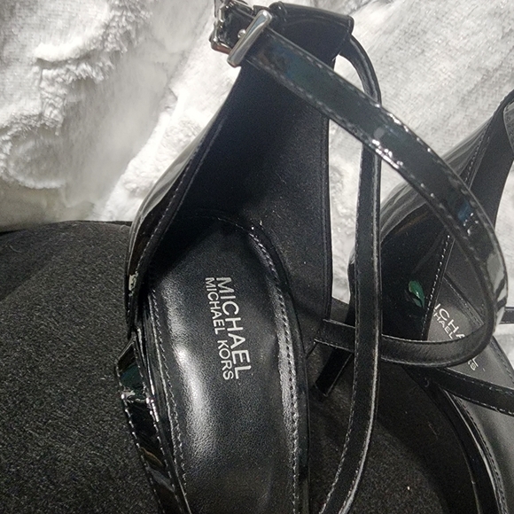 Michael Kors black patent leather strappy 3" heel size 8.5M  NWOT - Picture 5 of 5